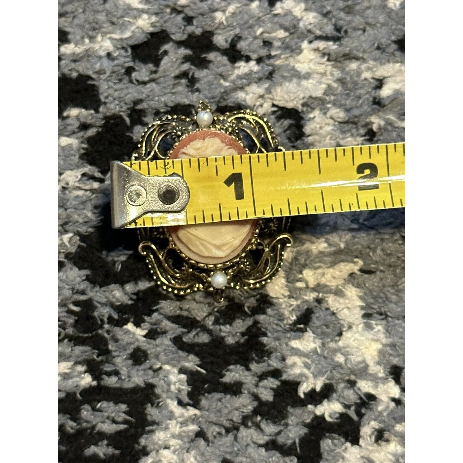 Vintage Cameo Brooch Pin UnBranded Pearl Detail Victorian Style - Image 3