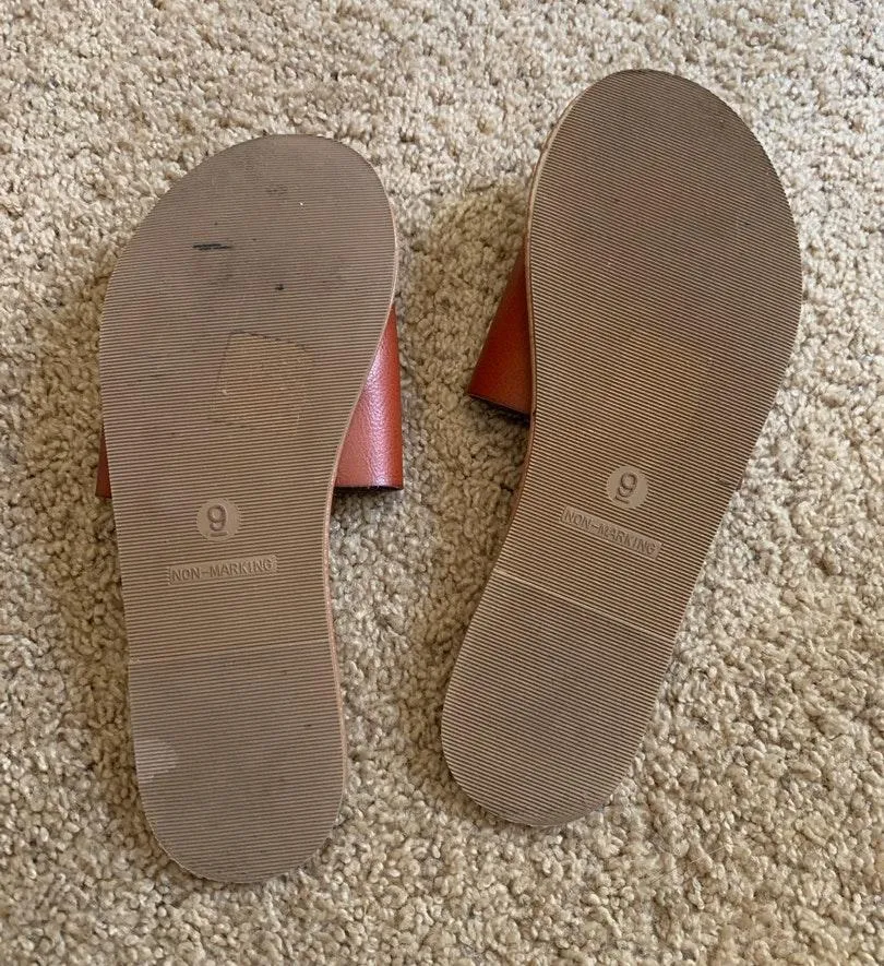 Universal Thread Sandals - Image 2