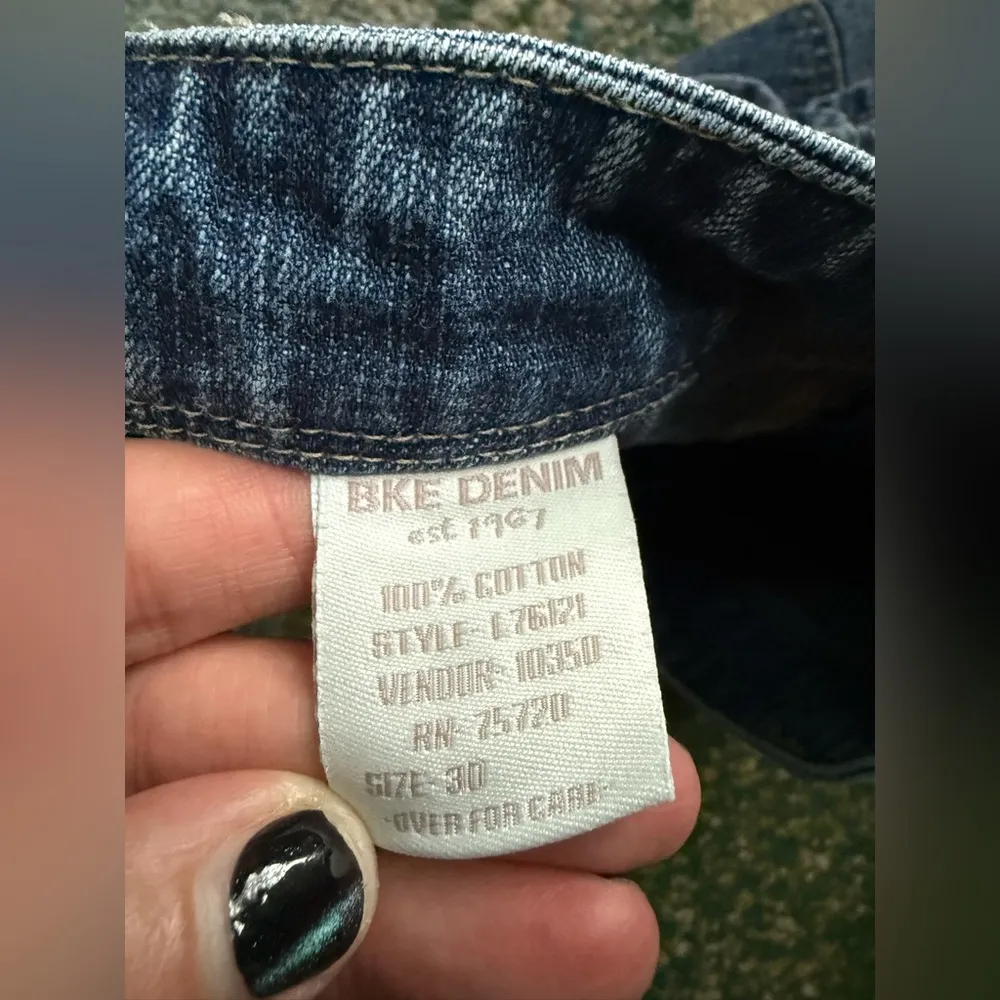 Vintage 90s BKE Midtown low rise button fly denim jean shorts, size 30 - Image 10