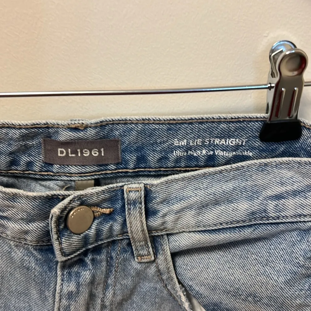DL1961 Emilie Straight Ultra High Vintage Ankle Super Light Shred Jeans 23 EUC - Image 2