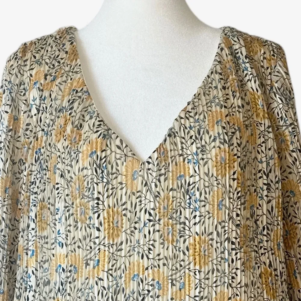 ASTR the Label V-Neck Pleated Long Sleeve Floral Cream Blue Sunflower Yellow Top - Image 3