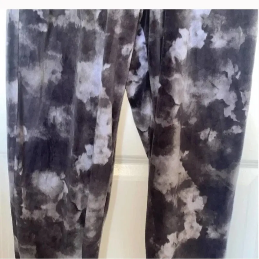 Three Dots velour Jogger with pockets  size small - Image 7