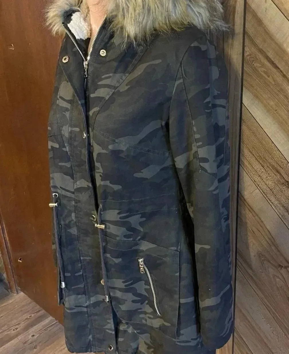 Chaos Crucker Women’s Small Camo Faux Fur Trimmed Sherpa Lined Jacket Green - Image 3