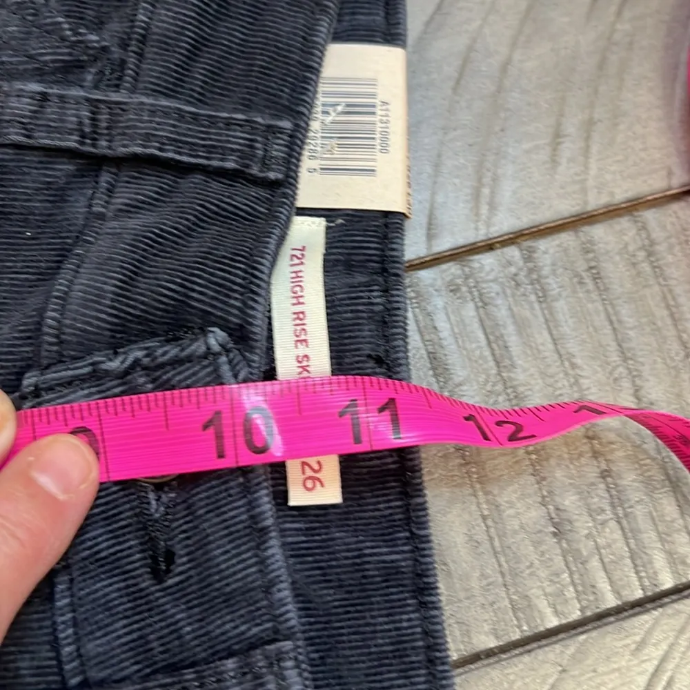 Levis Women 721 High Rise Skinny Jean Caviar Luxe-Corduroy Black NWT - Image 7