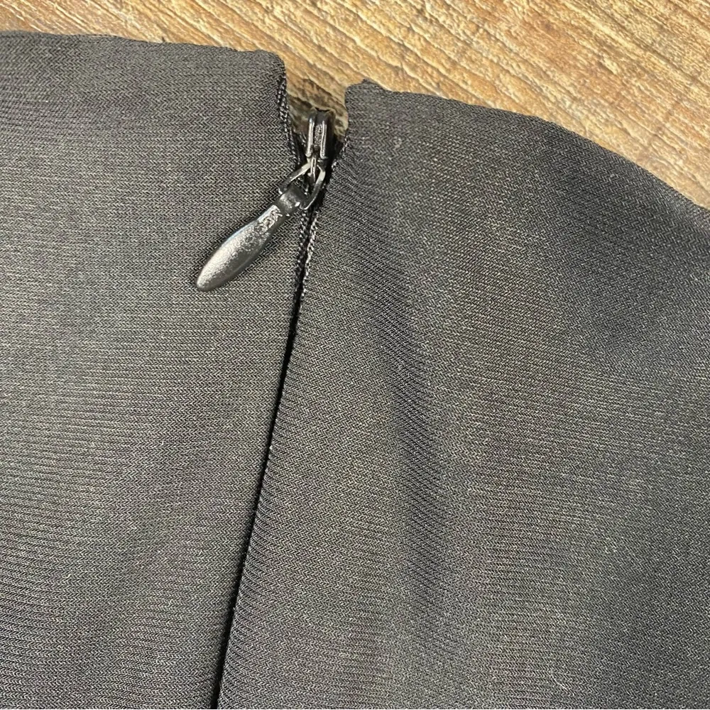 Adrianna Papell Sheath Dress Women 8 Black Deep V Neck Sleeveless Layered Lined - Image 11