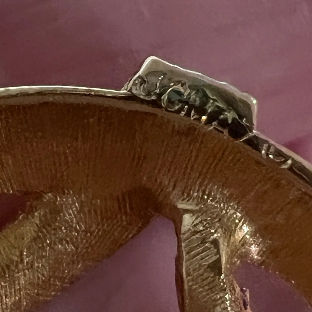 Elegant Gold & Silver Diamond Brooch - Image 8