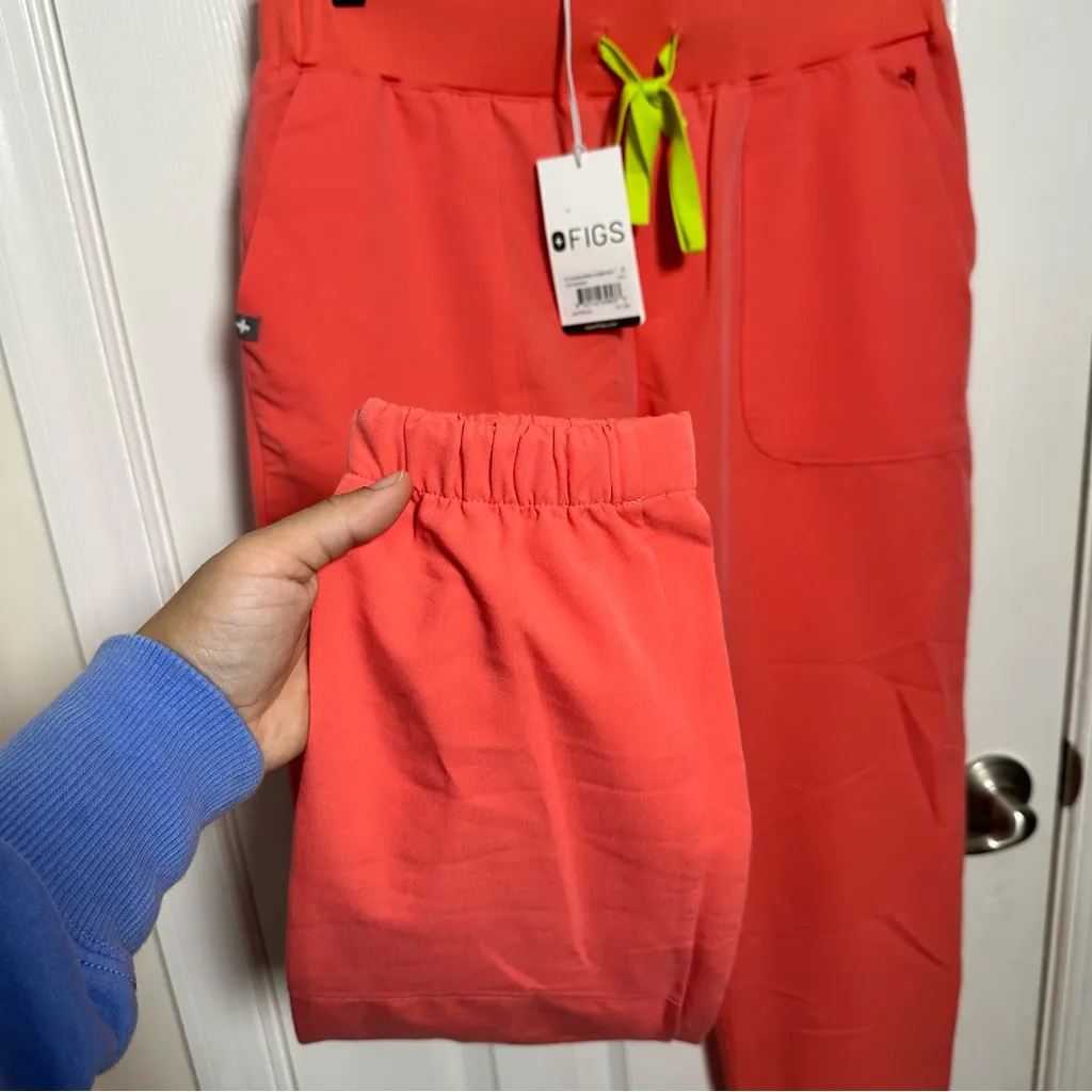 FIGS Women’s Hot Coral Scrub Pants Size Small NWT - Image 4