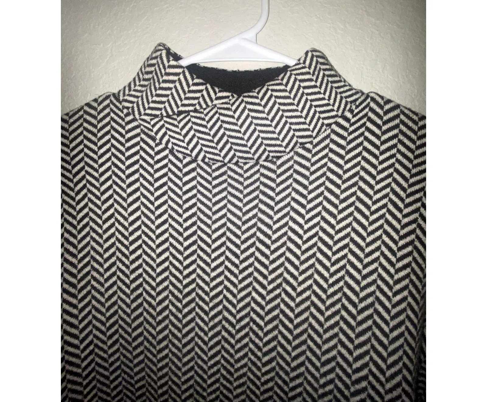 Womens Cream & Black Pattern Duluth Trading Co Sweater Size M Size M - Image 3