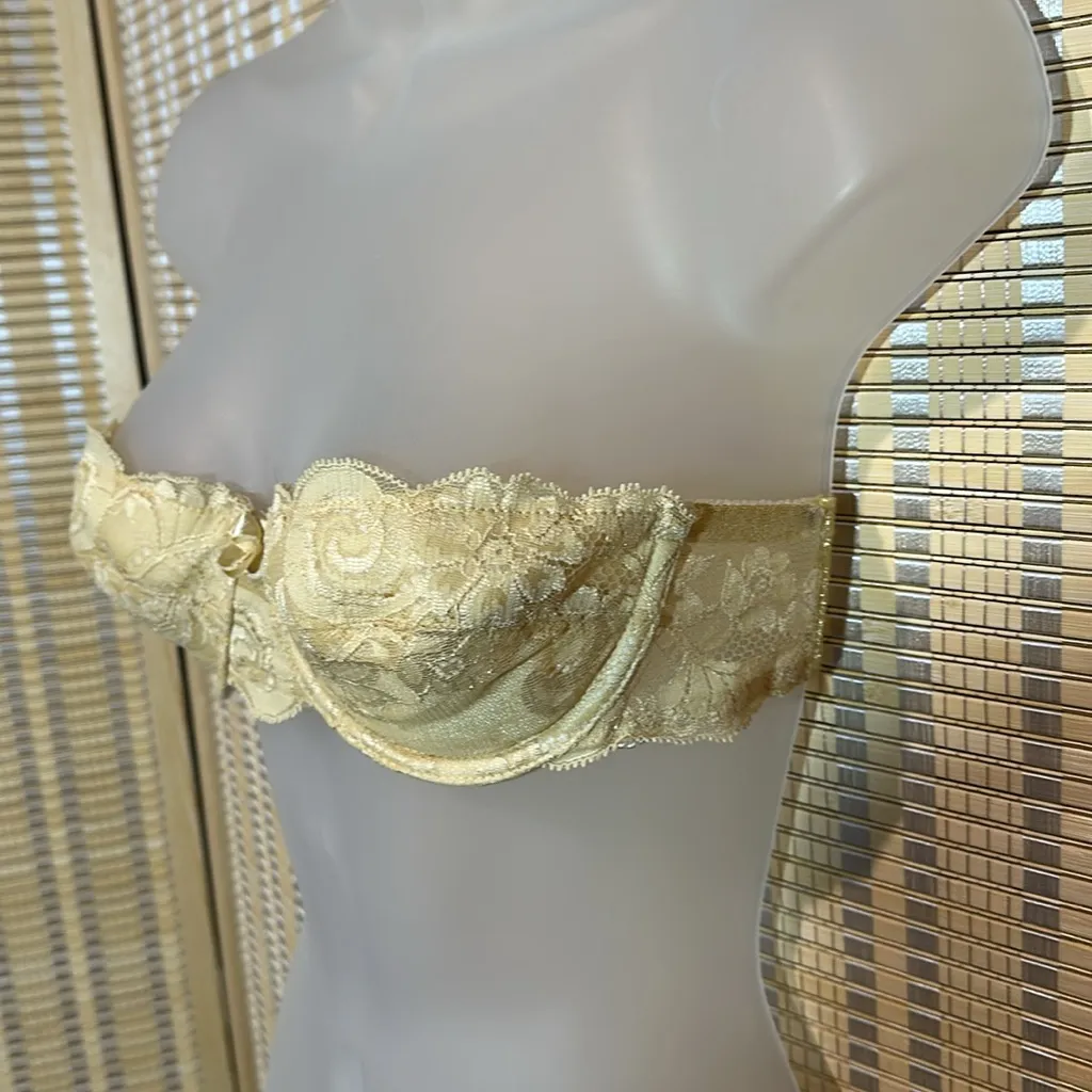 Victoria’s Secret 1970s/1980s Lightly Padded Cream Underwire Strapless Bra 34B - Image 3