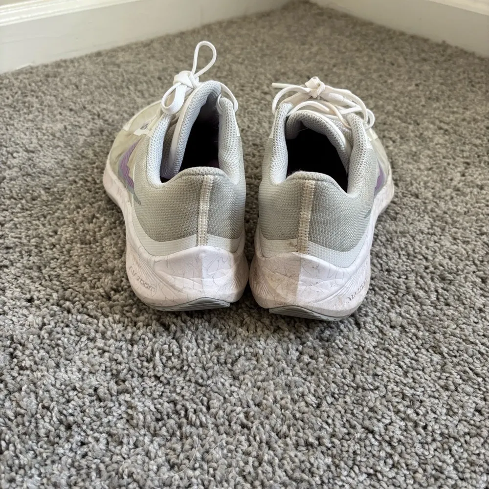 Nike Women's  Winflo Running Sneakers Size 6 White, Purple, and Gray - Image 4