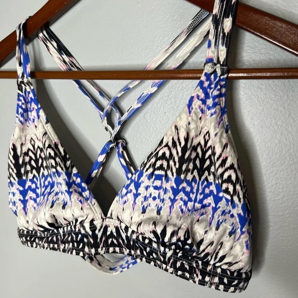 Athleta Kamala caspian blue white ikat bikini top UPF 50+ stretch size medium - Image 5