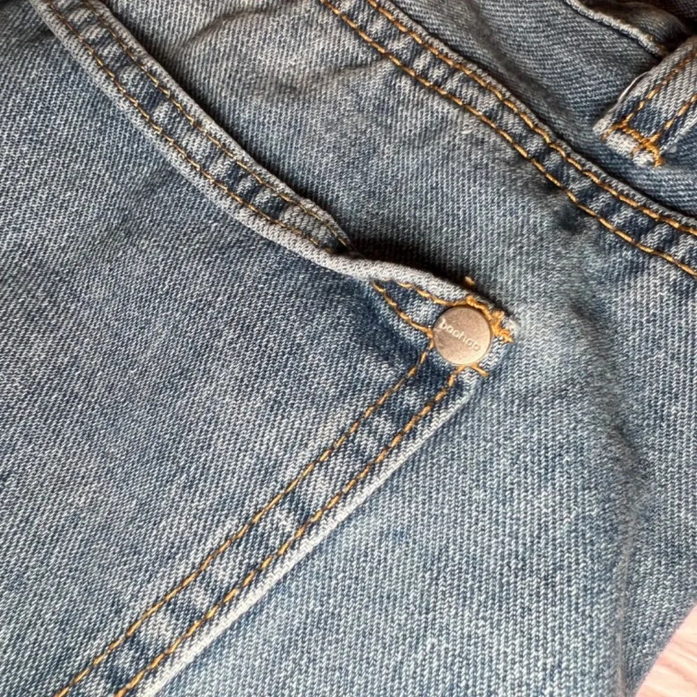 Boohoo distressed high waist Jean shorts - Image 4