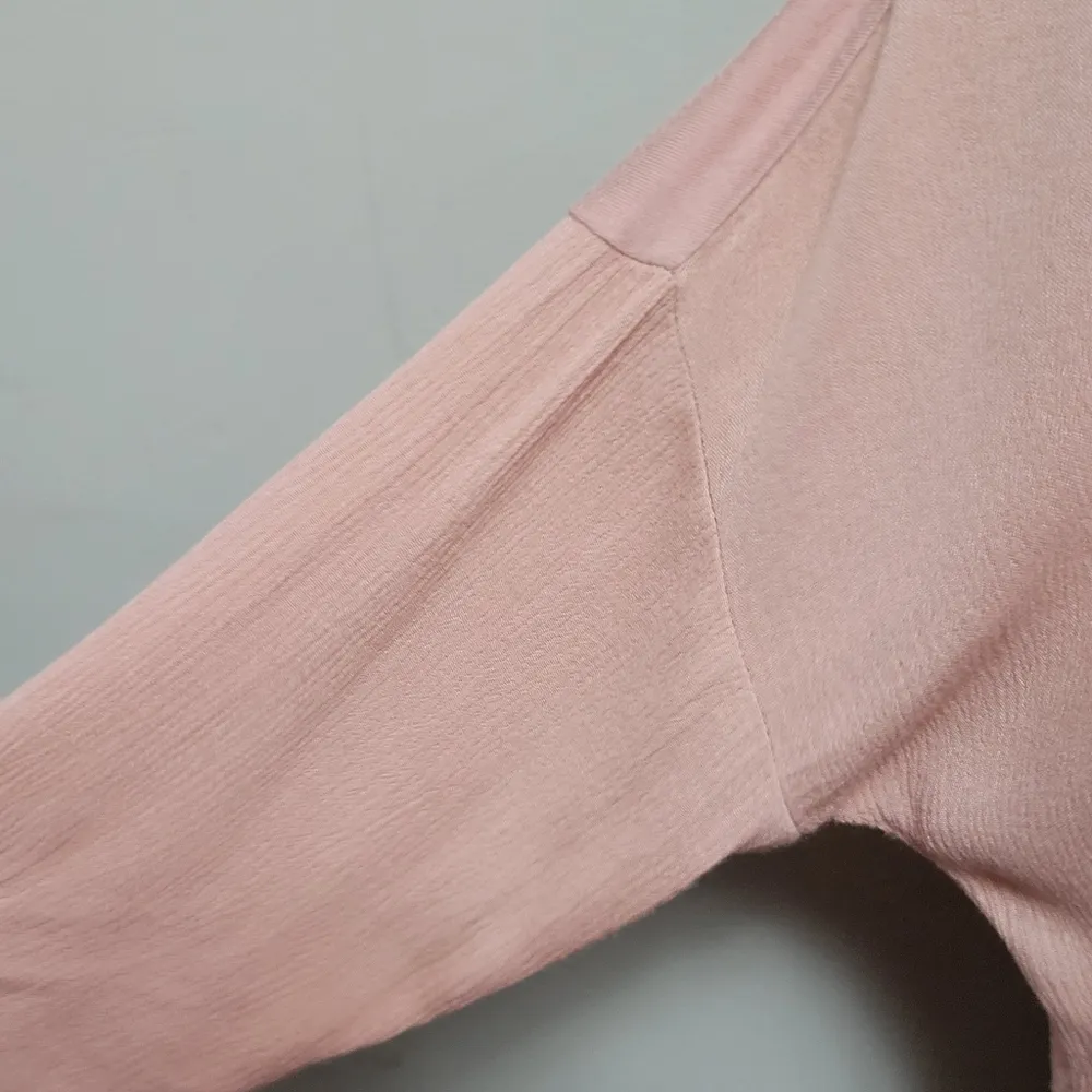 gimmicks by bke blush crepe embroidered tunic top size small - Image 4