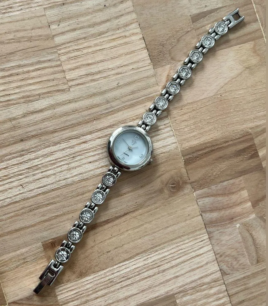 Fashion Watch FMD Brand Silver - Image 4