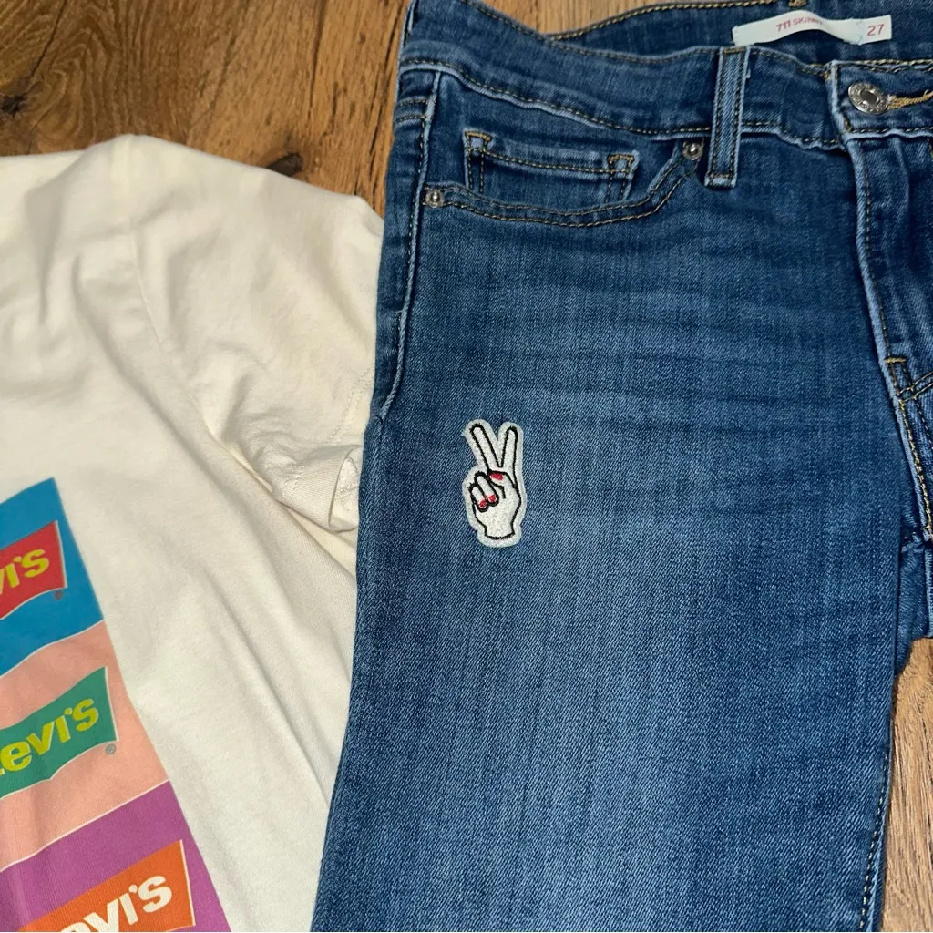 Levi's Levi’s bundle small tee and vintage jeans - Image 5