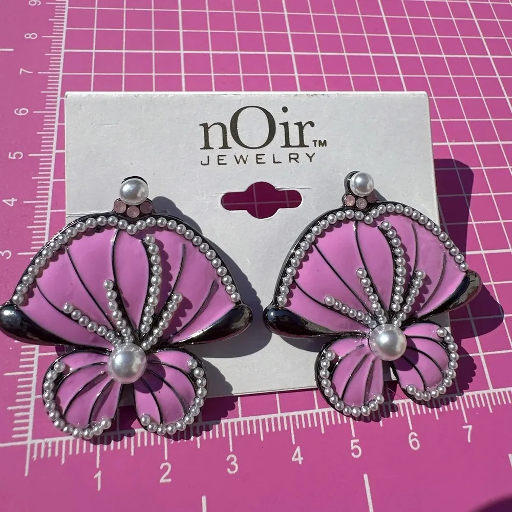 nOir Jewelry Purple pink flower White pearls edge black tone drop earrings - Image 3