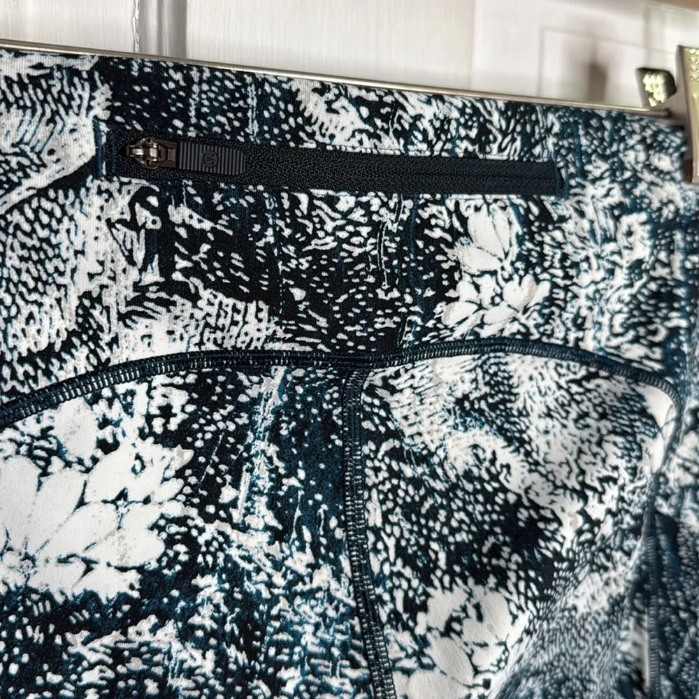 Lululemon Speed Up Tight *Full-On Luxtreme 28" in Wildwood Multi W1411 Sz 4 - Image 11