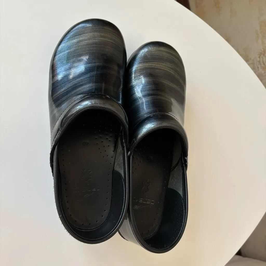 Dansko Professional gray black metallic striped patent leather clogs 40 EU - Image 4