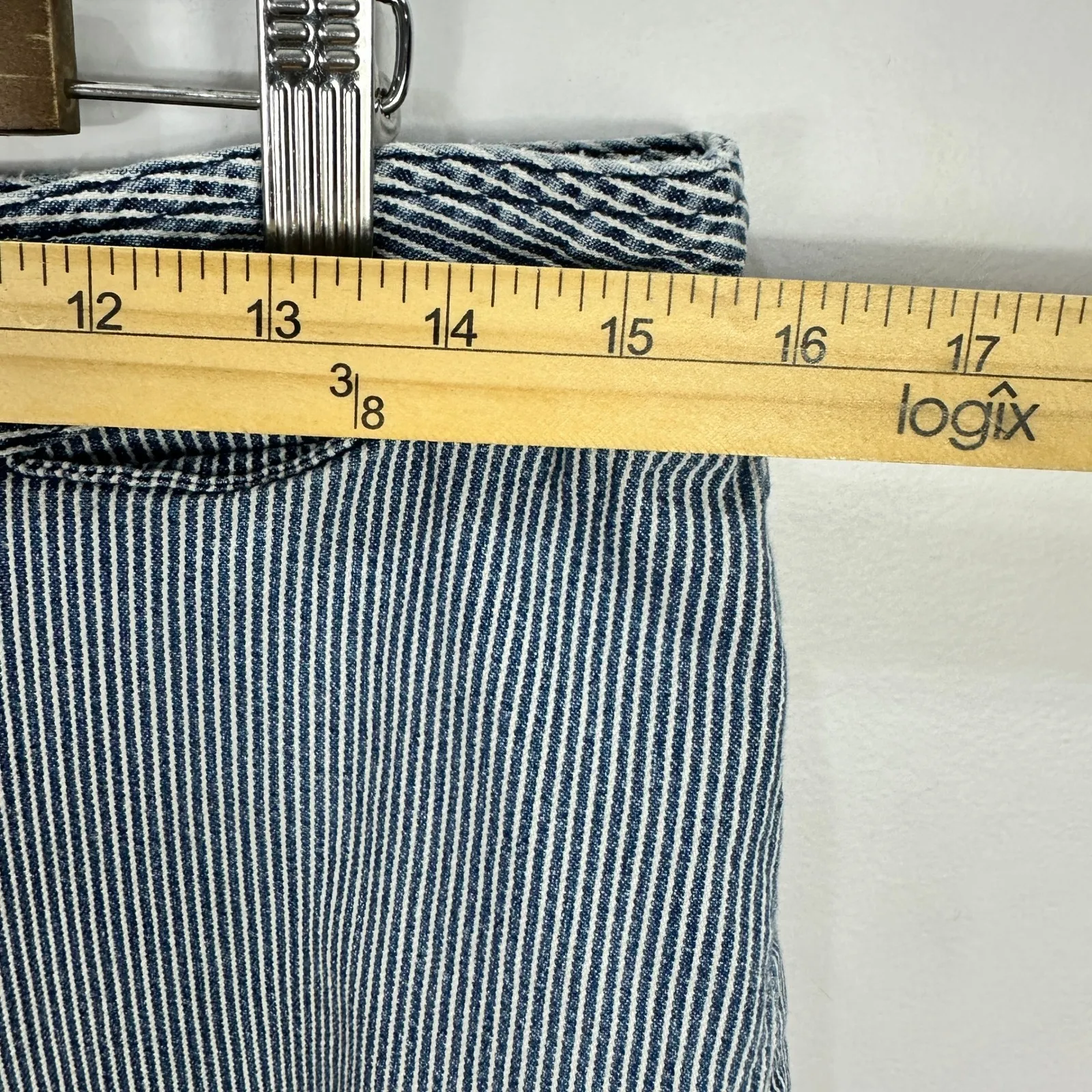 Chicos Pinstripe Bermuda Shorts Womens Large 2 Blue Stretch Preppy Coastal - Image 4