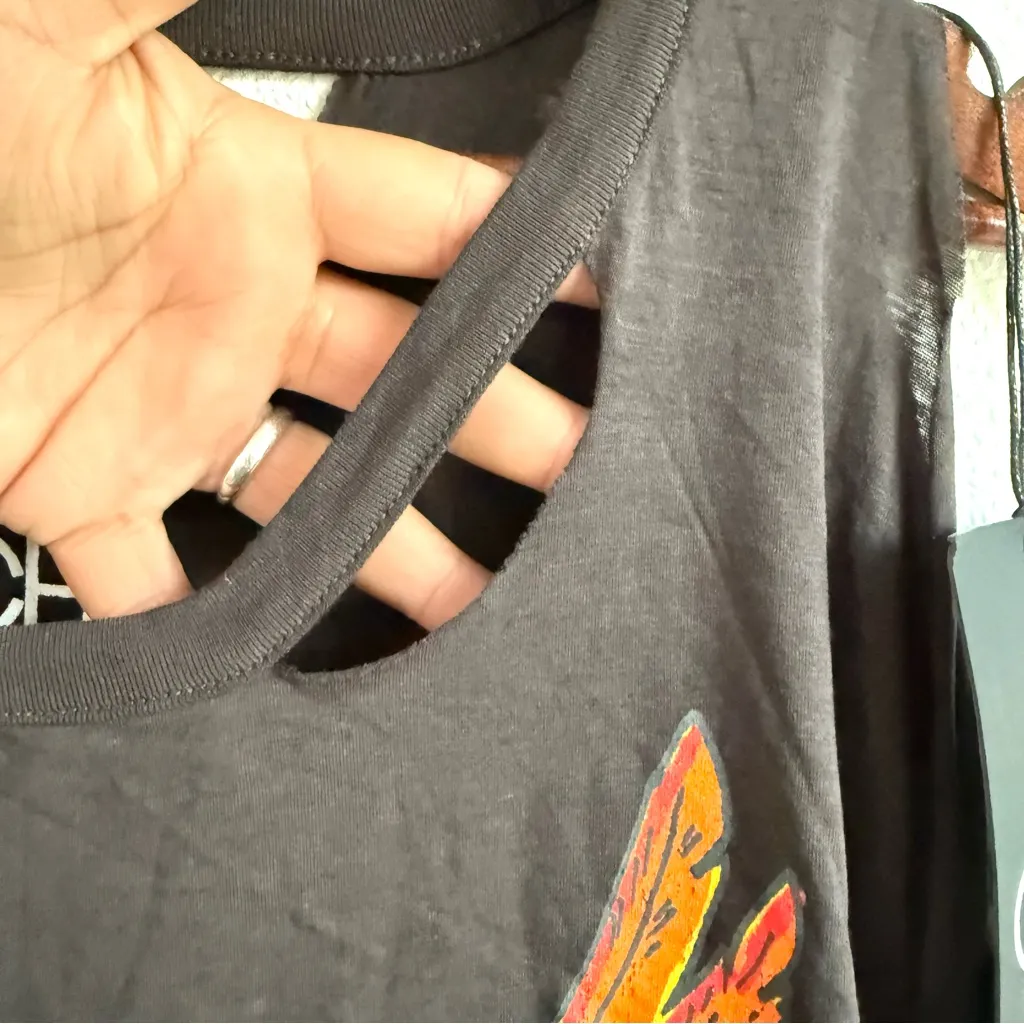 NEW Chaser Womens Tee Shirt Gray Screaming Eagle Cold Shoulder Size Medium - Image 5