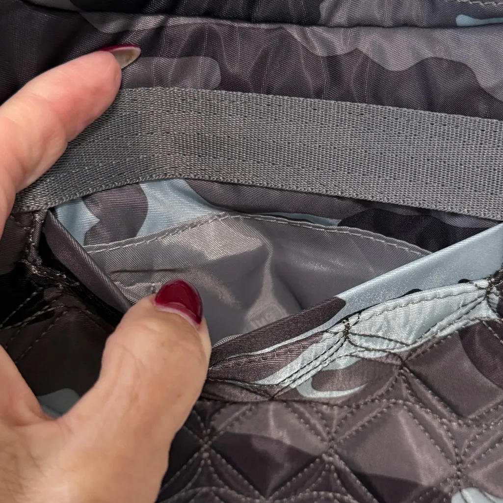 LUG NWT Camo Ice Skipper Crossbody Travel Bag Water Repellent RFID Protection - Image 11