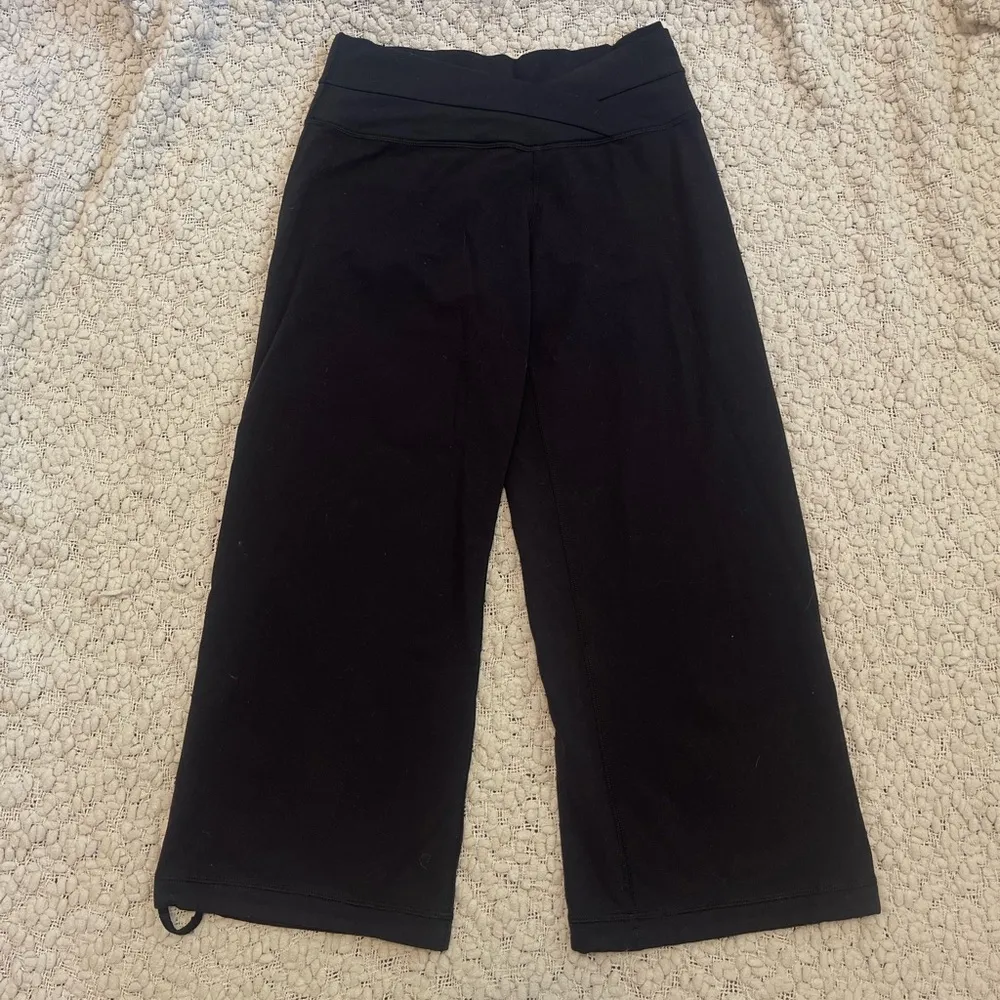 Lululemon Womens Black Crossover Waist Wide Leg Crop Legging Pant Size 4 - Image 6