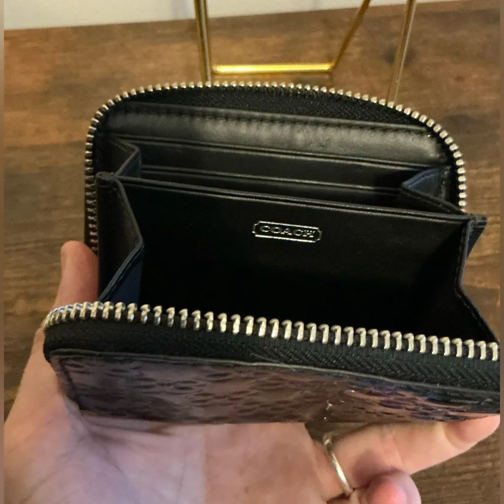 A Rare Modern Vintage Black Patent Leather C Print Small Zip Around Wallet - Image 4