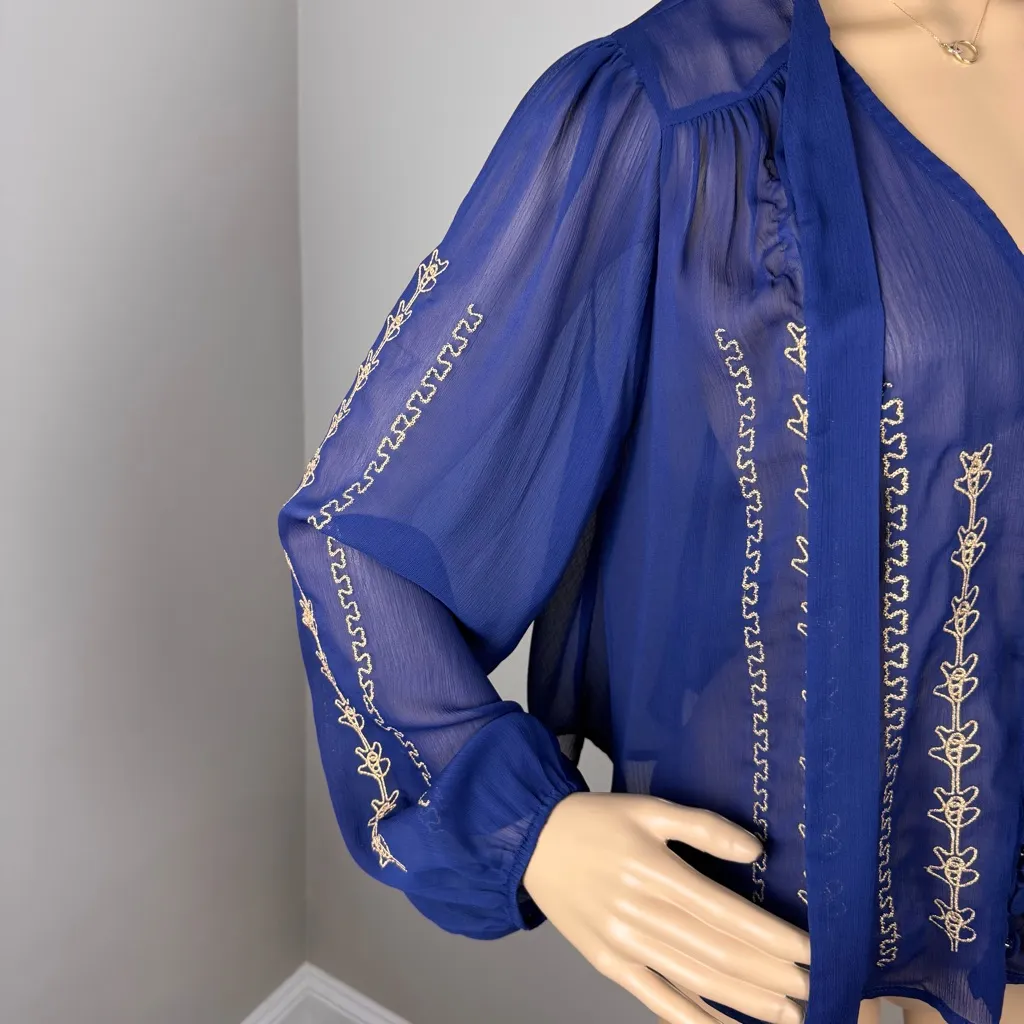 Band‎ of Gypsies top Sheer Blue With Gold Embroidery Tie Blouse Size Small Boho - Image 10