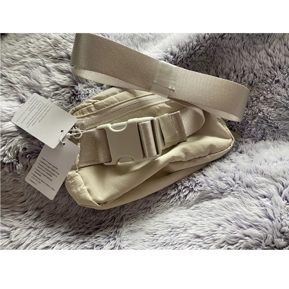 Everywhere Belt Bag in White Opal One Size New NWT - Image 3