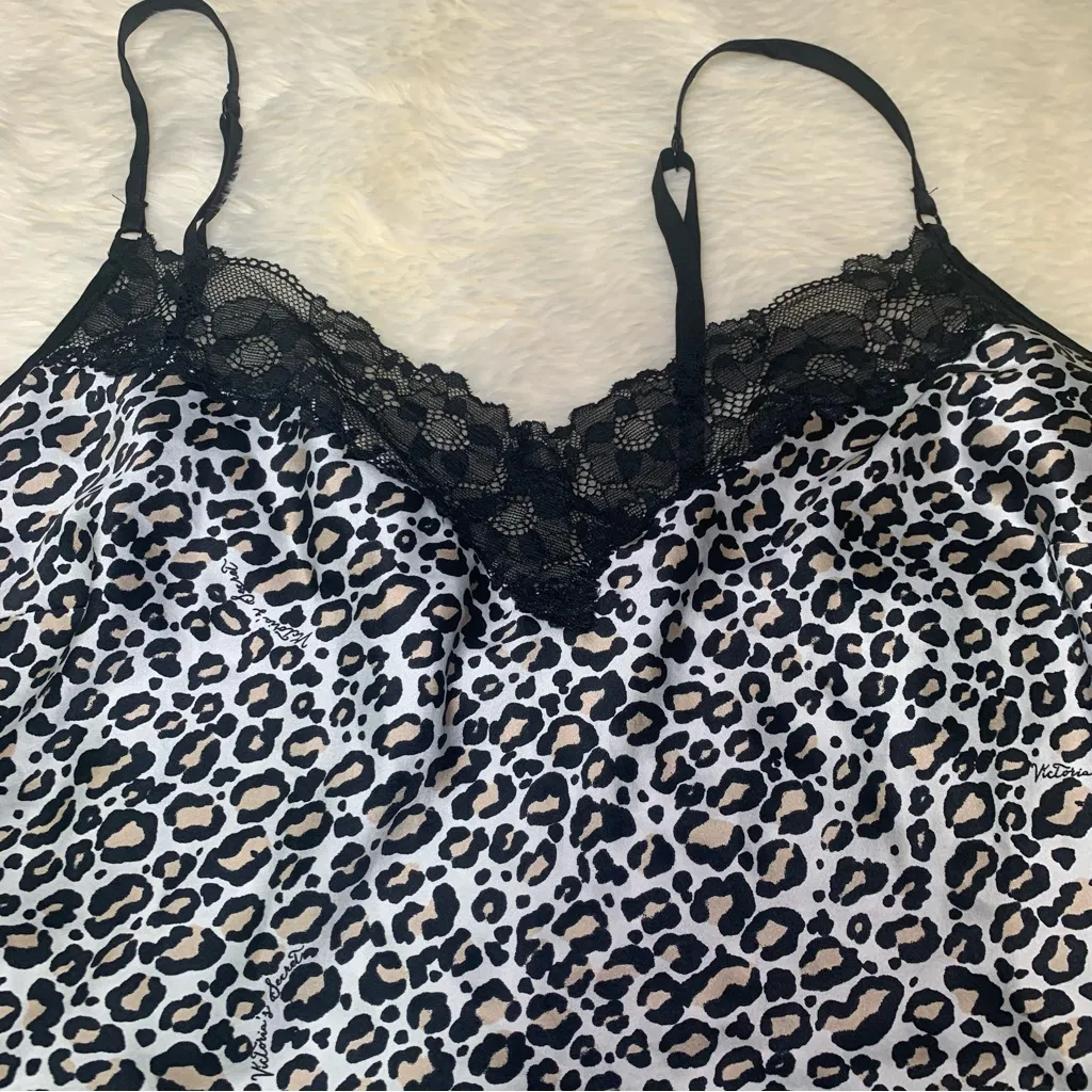 Victoria's Secret Leopard
Print‎ Silky Satin Cami Tank Top Size L - Image 5