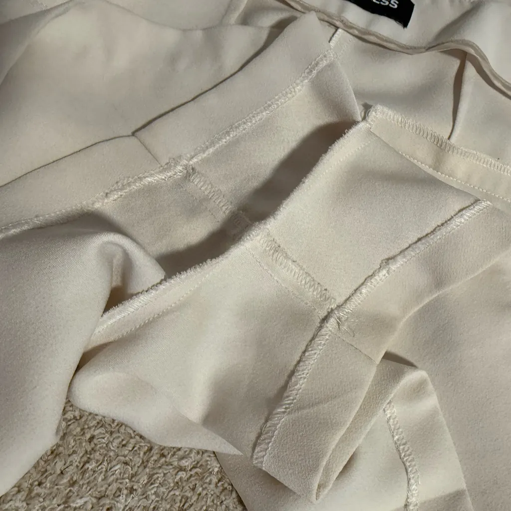 Express Cream Women's Pleated Shorts - Image 7