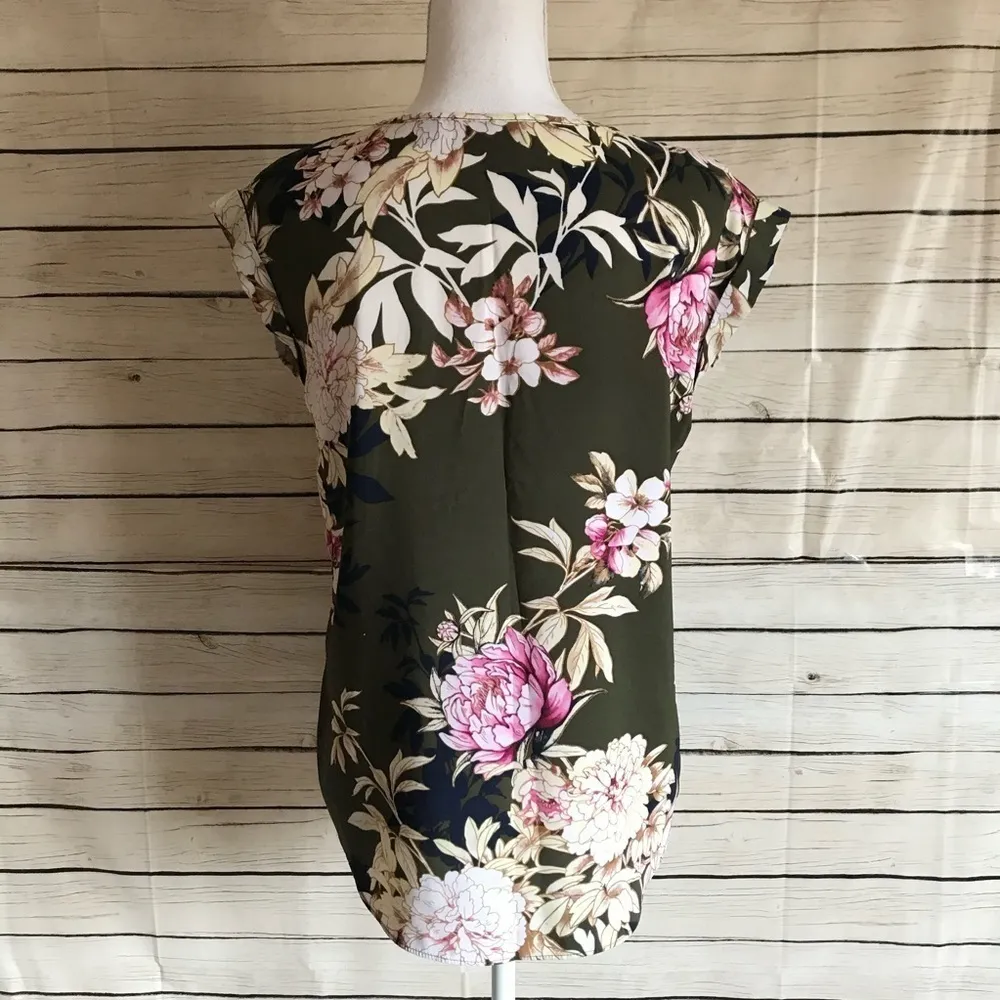 New York & Company Green Floral Capped - Image 4