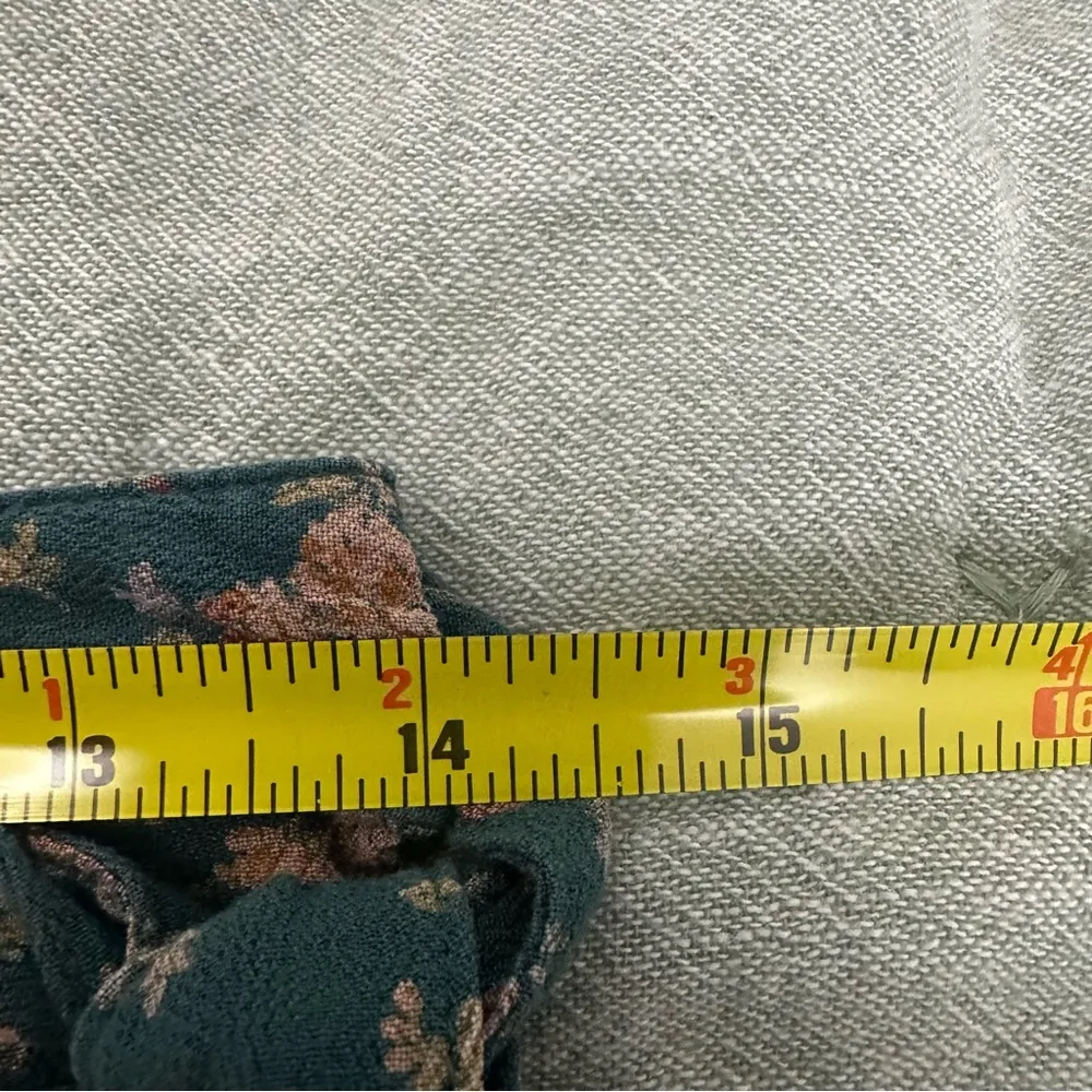 American Eagle Forrest Green Floral Wrap Mini Skirt Size Small - Image 3