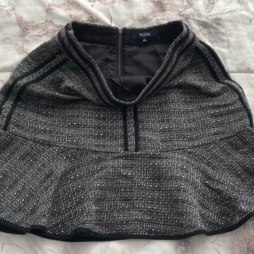 Madewell tweed textured A-line gray black lined ruffle mini skirt, size 0 summer - Image 10