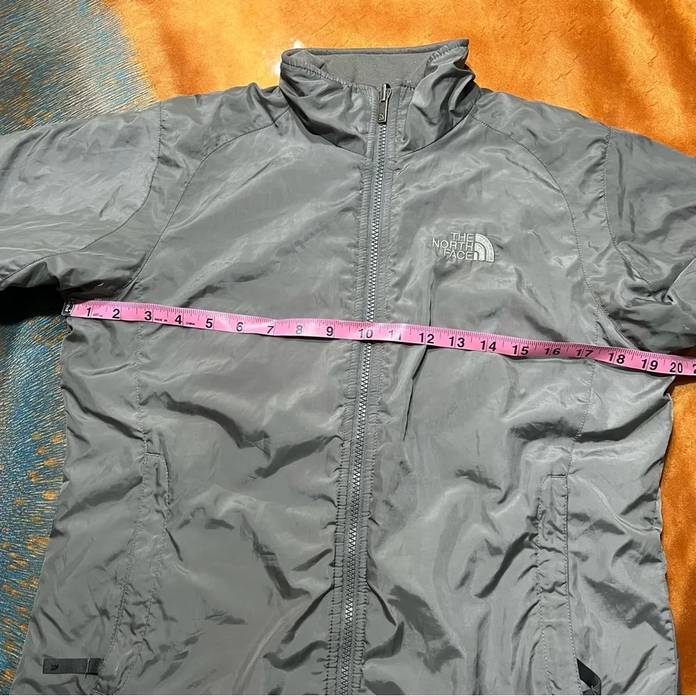 The North Face Insulated Jacket gray silver small - Image 8