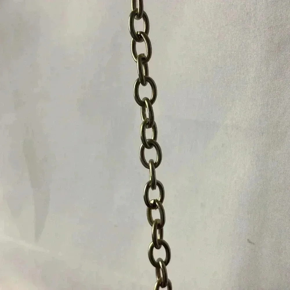 UNBRANDED FUN ROUND BLACK PATENT VEGAN LEATHER LOOK PURSE SILVER CHAIN - Image 9