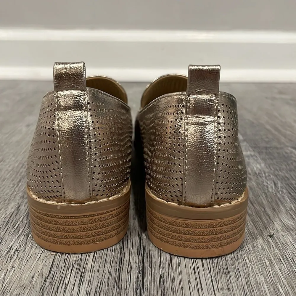 DSW Journee Collection JG Rose Gold Loafers flats bright shine - sz 6 - Image 3