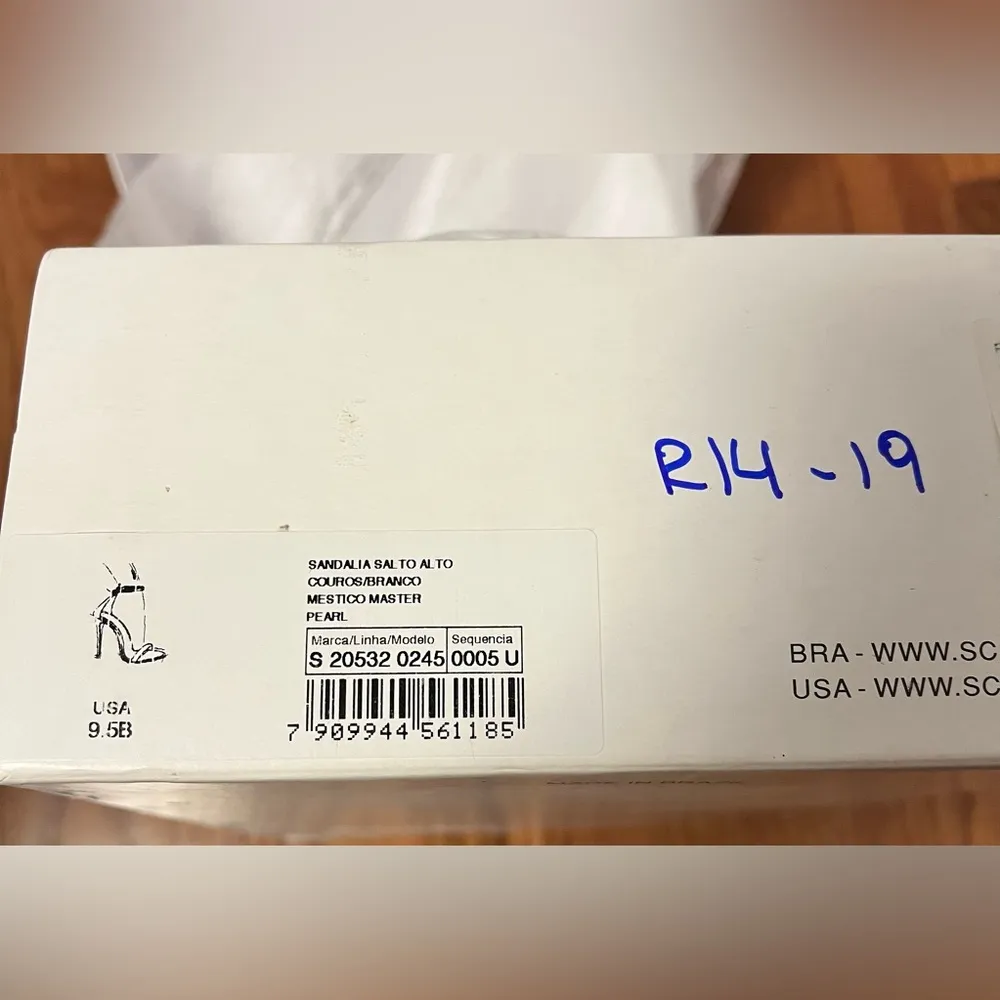 Cadey Heel in Pearl, size 9.5
Great condition with minor wear - Image 5