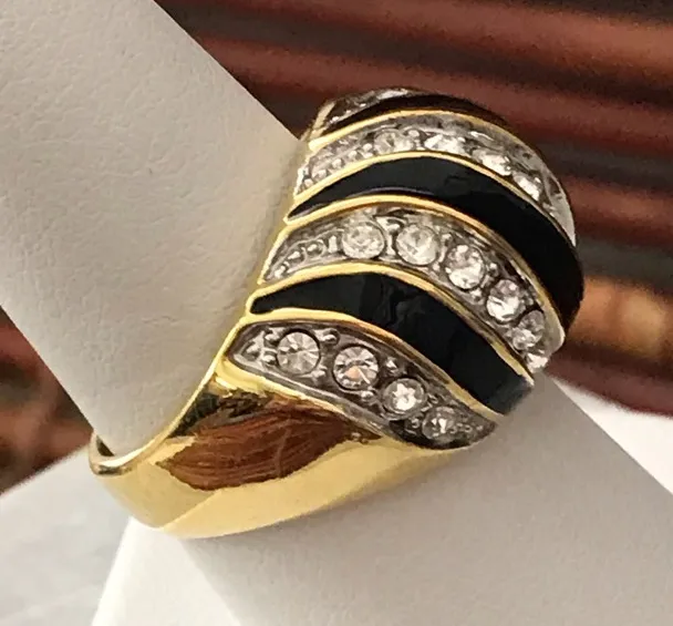 Stunning Dome Cocktail Ring Size 8 Red - Image 2