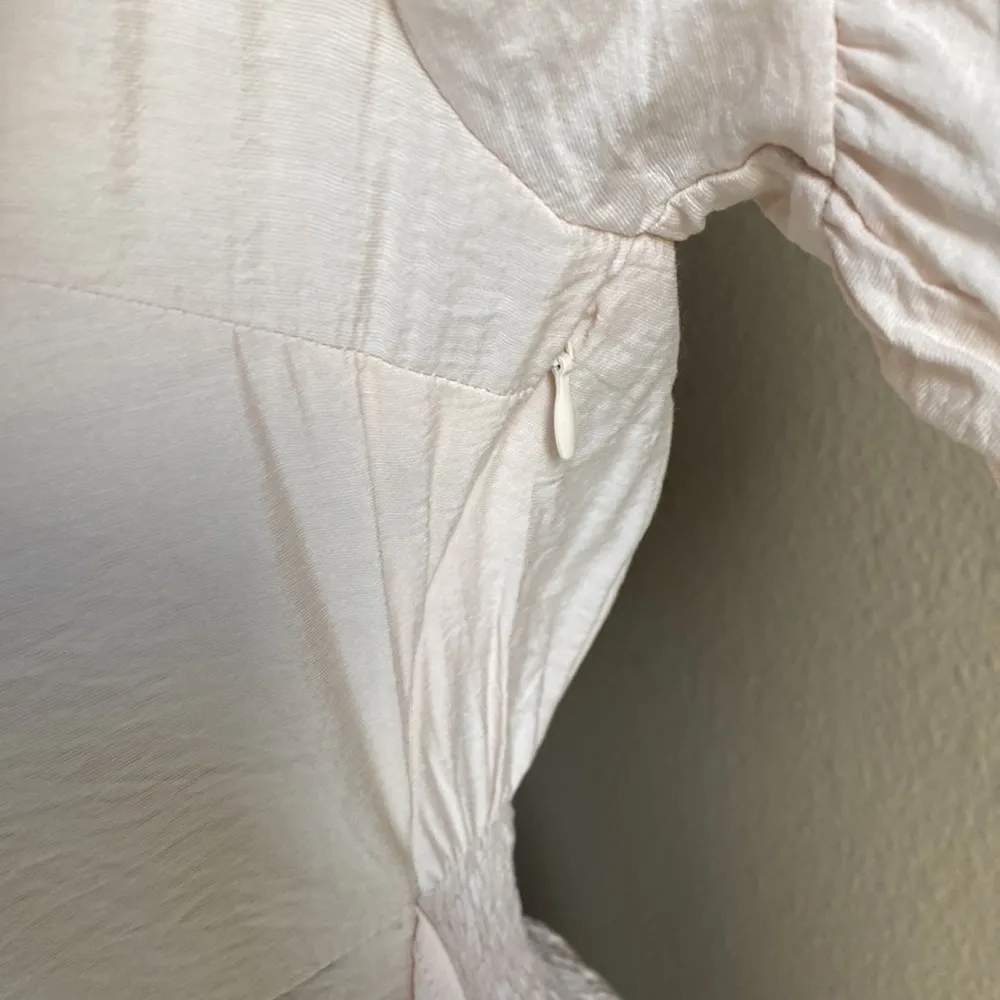 Cute dress size small peachy blush pink color - Image 10