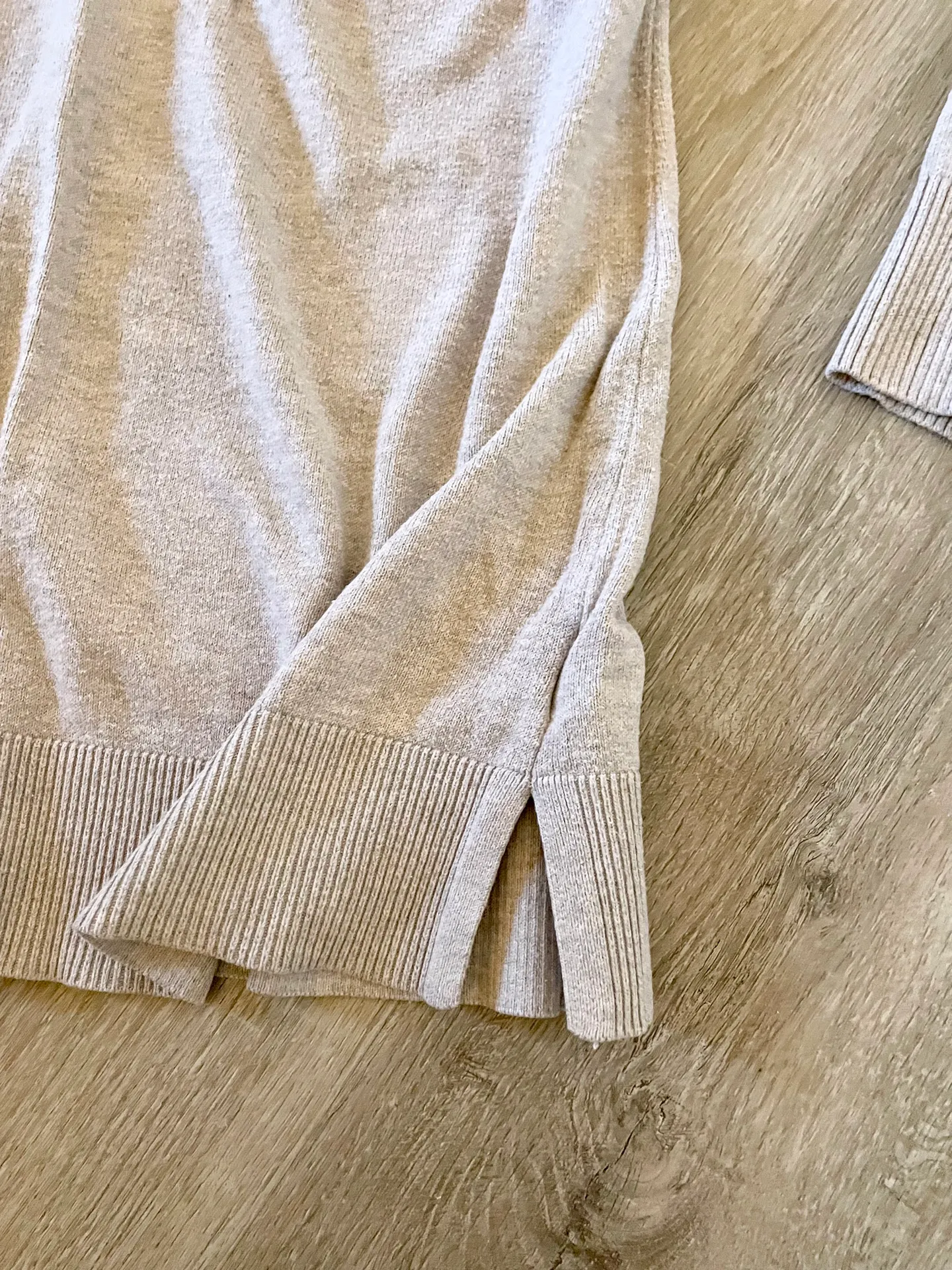 Banana Republic taupe sweater size S. - Image 5