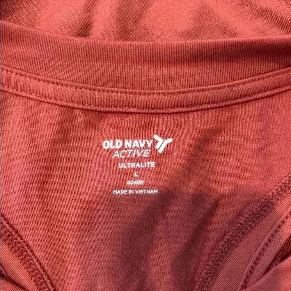 Old navy active ultra light athletic workout halter tank top in size large - Image 4