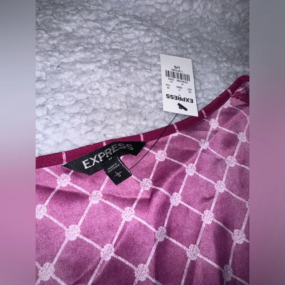 Express Pink and White Accent Silky Style Blouse NWT - Image 3