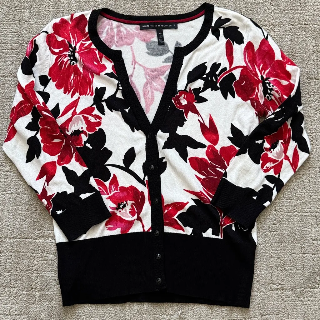White House Black Market black red floral sweater cardigan sz XS - Image 2