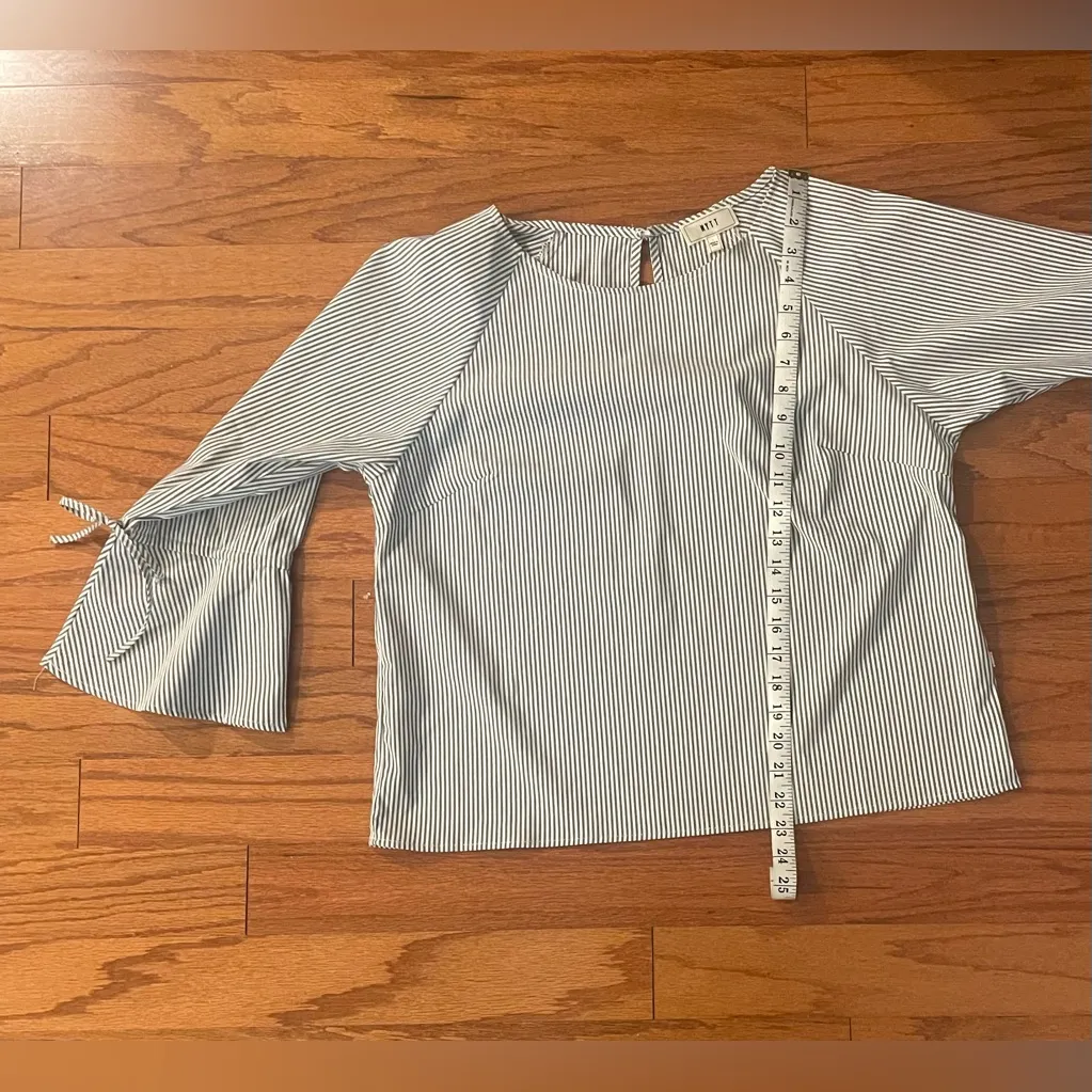 NYTT- Black and White Striped Blouse Size L - Image 5