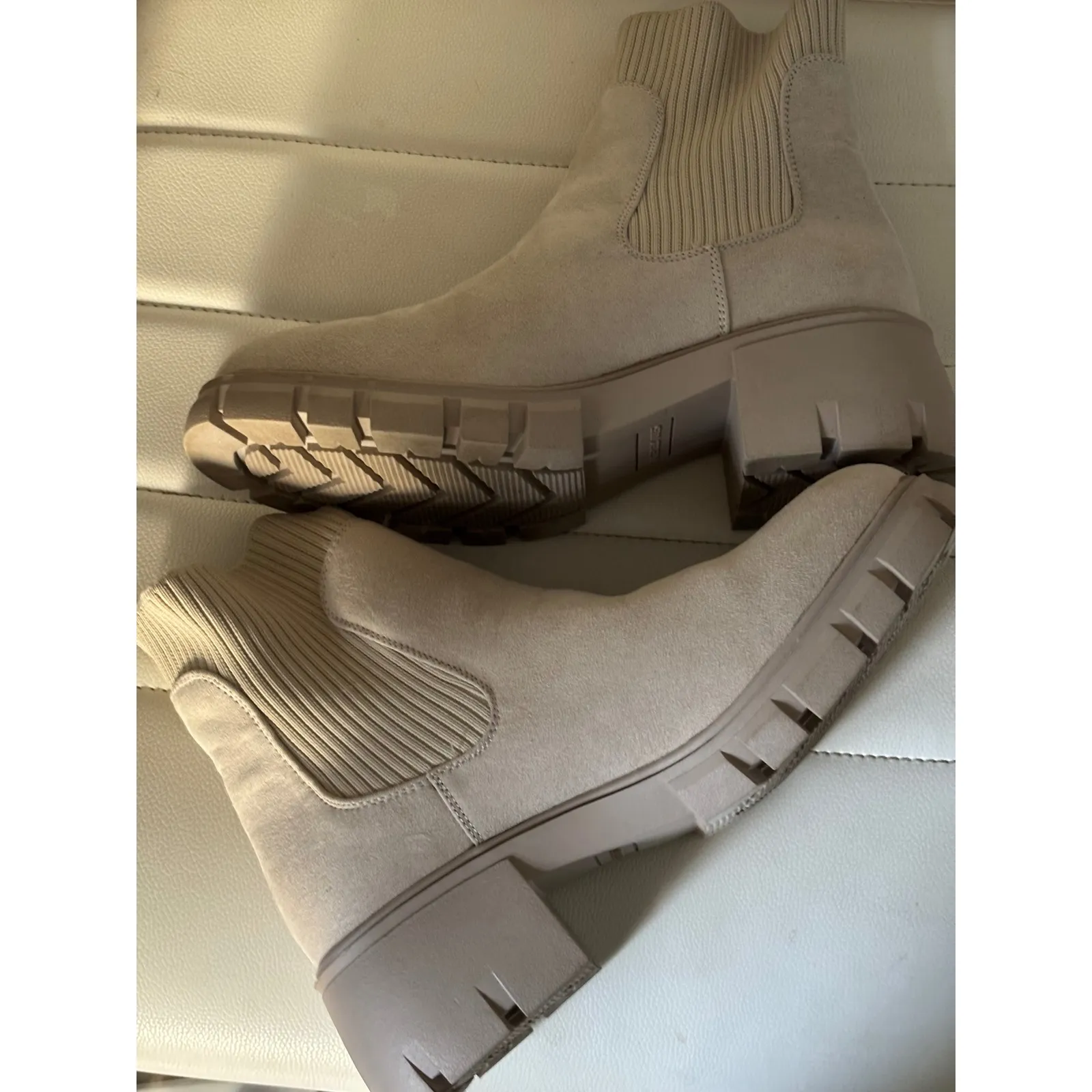 Sincerely Jules Beige Suede Sock Boot Chunky Lug Sole Chelsea Boots Womens 10 - Image 4