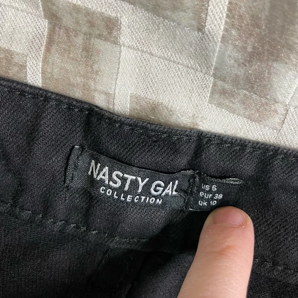 Nasty Gal Black Jeans Size 6 - Image 3