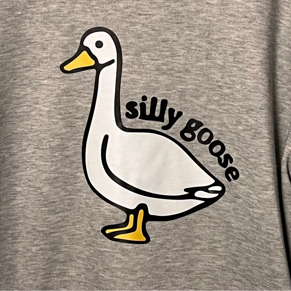 Silly Goose Graphic Crewneck Women’s L Gray Pullover Sweatshirt Lightweight Size L - Image 2