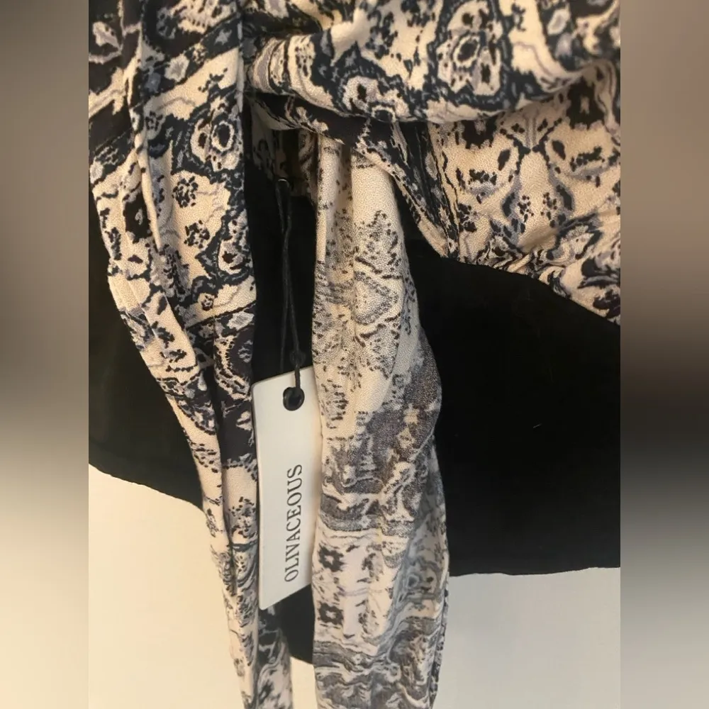 Olivaceous Open Back Halter Floral clasped Bodysuit Women's Sz Medium - Image 4