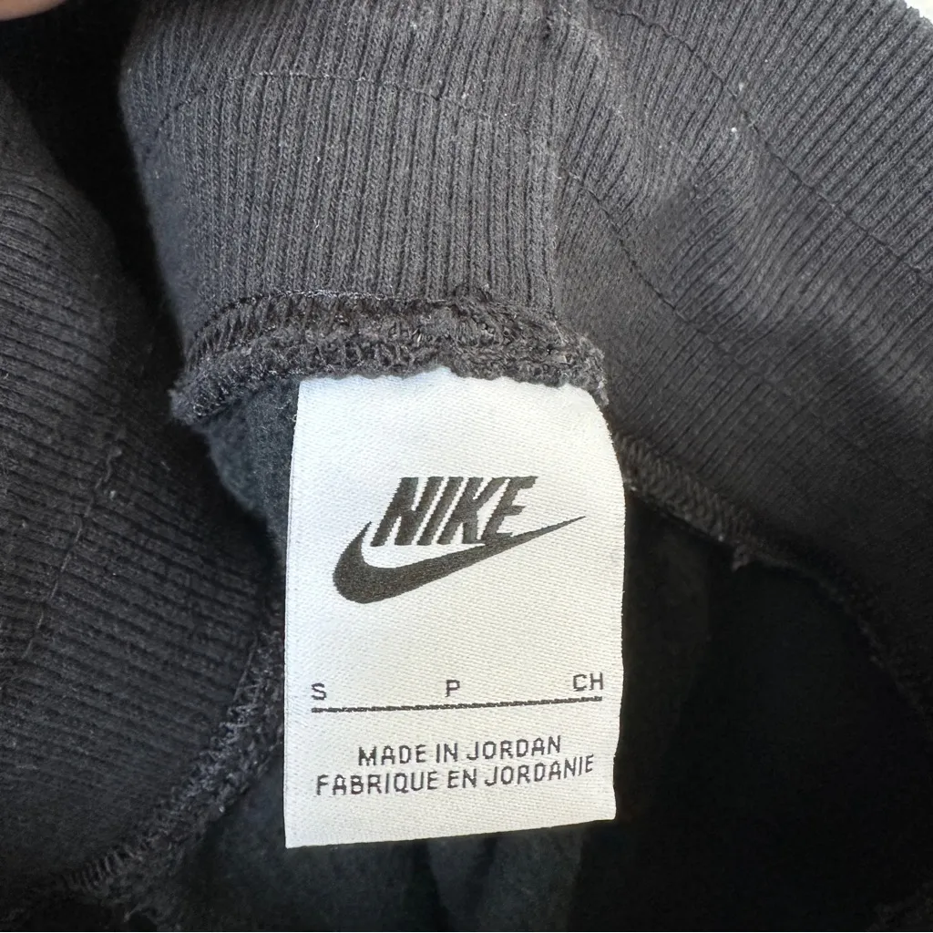 Nike Black Sweatpant Athleisure Shorts Size Small - Image 6